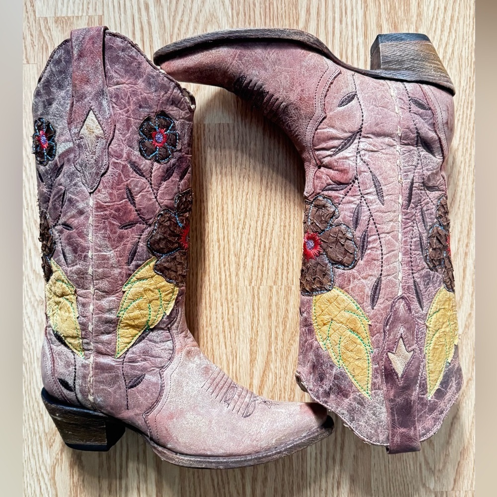 Corral Vintage Distressed Women's Daisy Overlay Cowgirl Boot Snip Toe Size 6 1/2